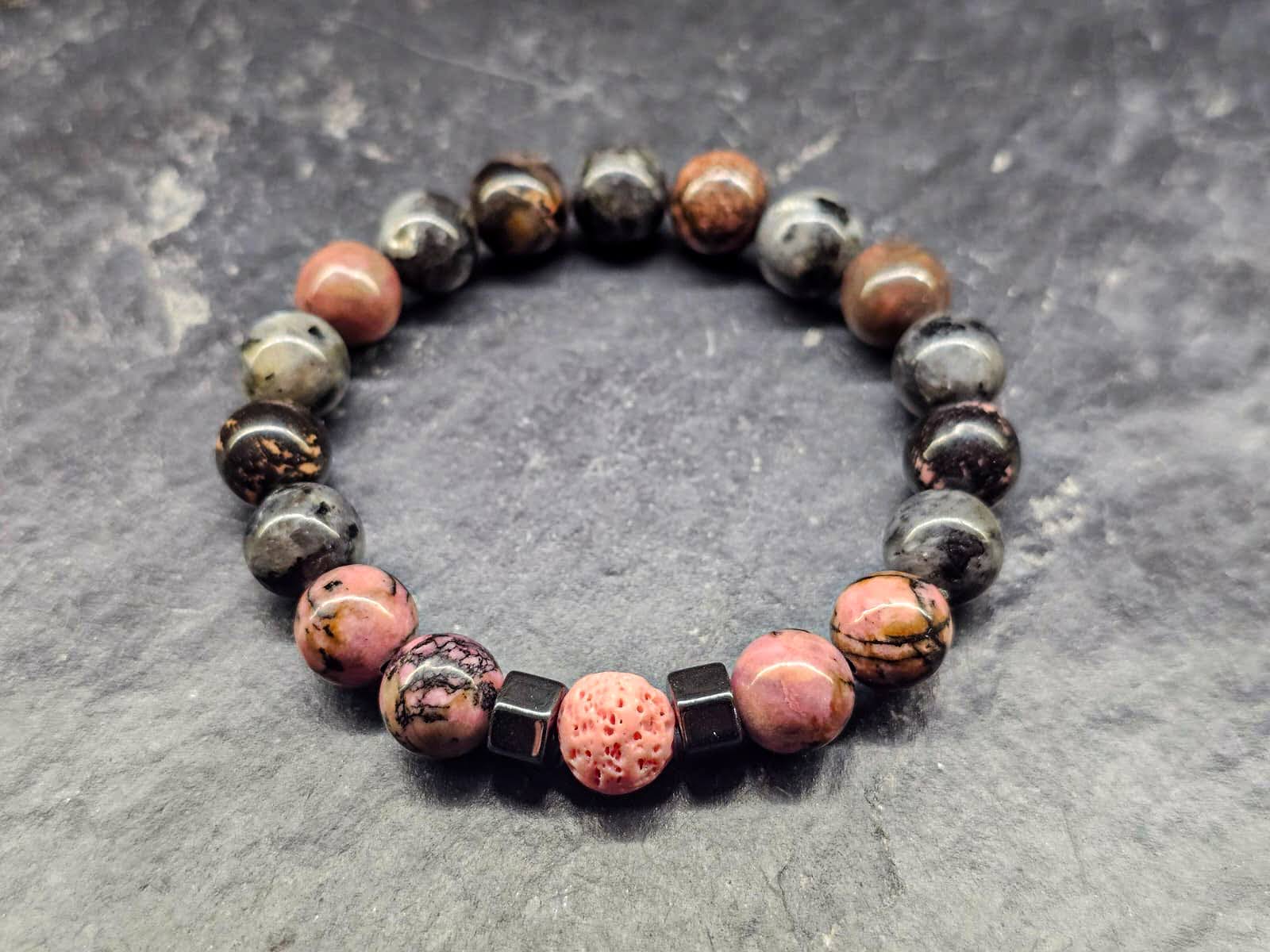 სამაჯური (ლავის ქვის, ლაბრადორიტისა და როდონიტს ქვებით)