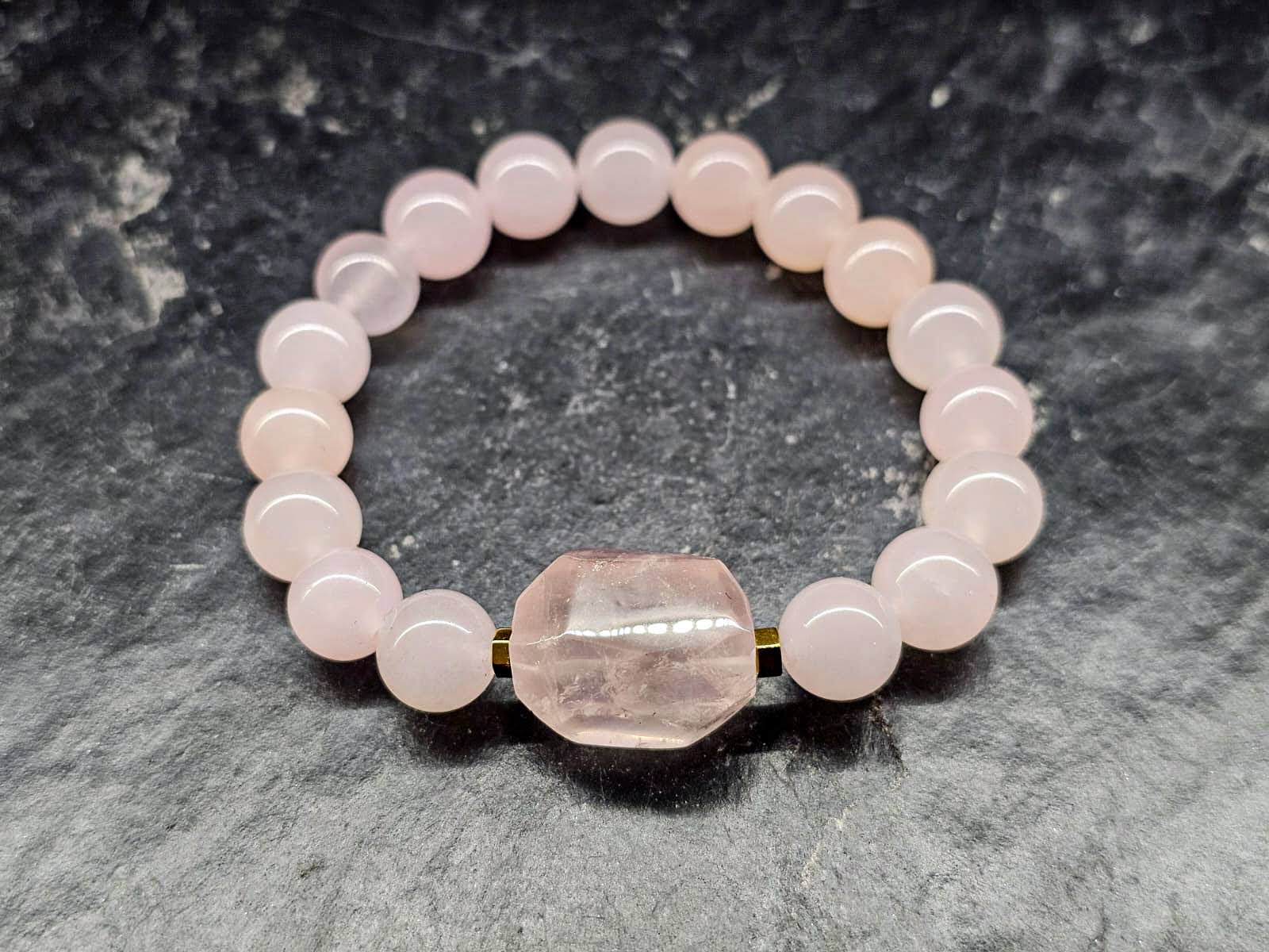 როდონიტის ქვა  და ვარდისფერი კვარცი