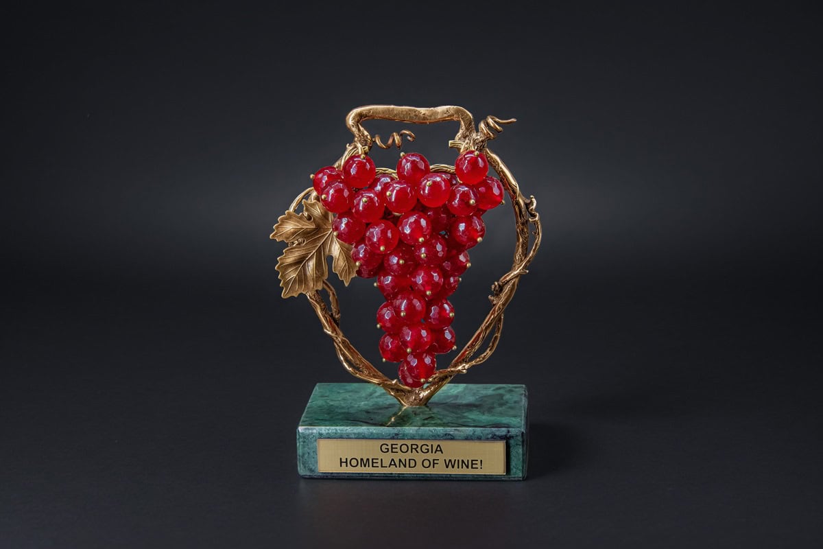 ბრინჯაოს სუვენირი "ქვევრი და ყურძნის მტევანი ჩხავერი" პრემიუმი